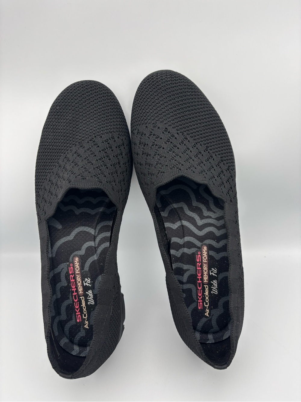 Skechers Black Slip-On Knit Loafers Size 10 Wide